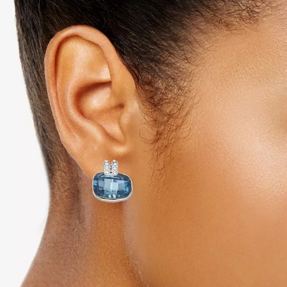 NIB Annabelle Jones Sterling Silver Plated Denim Blue Crystal Stud Earrings - Picture 1 of 3